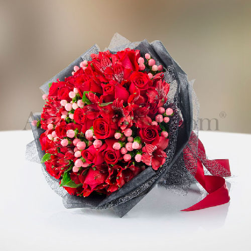 Hand Bouquet: Grandiose Red