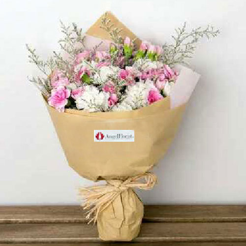 Flower Hand Bouquet: Your Sweet Smile