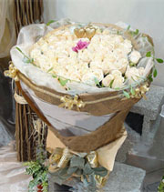 99 Roses Bouquet: Glorious Beauty